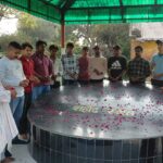 दिल्ली आतंकी हमले में दिवंगत हुए लोगों को युवा मंच संगठन ने दी श्रद्धांजलि