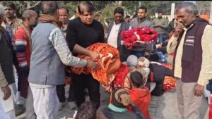 जिला पंचायत अध्यक्ष व ब्लॉक प्रमुख पति ने 500 कंबलों का किया वितरण