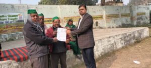 सिटी मजिस्ट्रेट को चढूनी के पदाधिकारी ने दिया ज्ञापन।