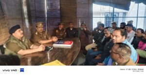 आगामी त्यौहारों को लेकर थाना परिसर में पीस कमेटी मीटिंग का किया गया आयोजन।