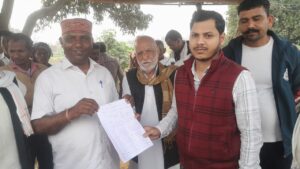 भाकियू ने अंडरपास को लेकर गांव बहेड़ी के निकट किया धरना प्रदर्शन, सौंपा ज्ञापन