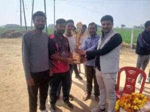 गुलड़िया में विशाल टूर्नामेंट संपन्न, मुख्य अतिथि ने ट्रॉफी देकर विजेताओं को किया सम्मानित