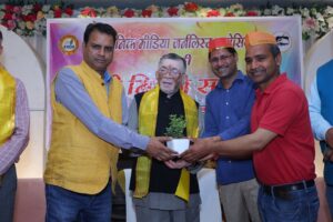 होली के रंग,अपनों के संग,बरेली में पत्रकारों के संग मंत्रियों और अफसरों ने जमकर उड़ाया गुलाल..