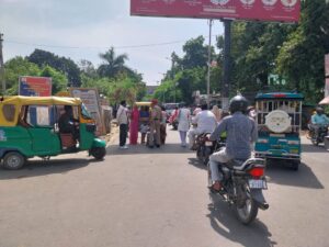 अवैध ऑटो स्टैंड पर ट्रैफिक पुलिस की मेहरबानी से लगता जाम