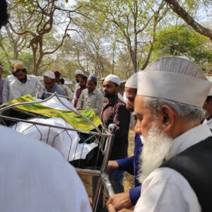 छोटे सरकार के कब्रिस्तान में सुपुर्द ए खाक हुए मौलवी जब्बार फ़रीदी