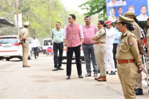 डीएम ने ईद पर किया ईदगाह का दौरा