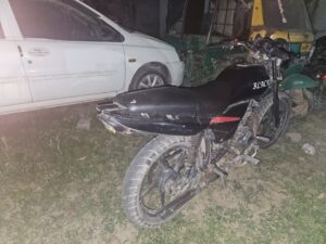 मोडीफाइड मोटरसाइकिल को पुलिस ने चैकिंग के दौरान किया सीज