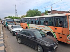 बिनावर में पुलिस की लापरवाही से 2 घंटे लगा महाजाम, फंसी रहीं तीन एंबुलेंस