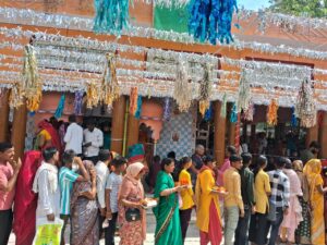 वजीरगंज मंगला माता मंदिर मेले के उद्घाटन में मेला अध्यक्ष सावित्री देवी रहीं नदारद