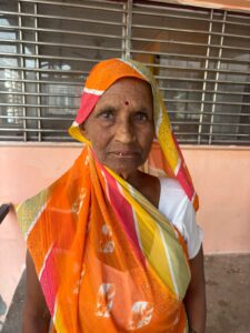 महिला बनी ठगी का शिकार सोने के कुंडल में हनुमान जी दिखाने के बहाने कुंडल लेकर ठग हुए फरार।