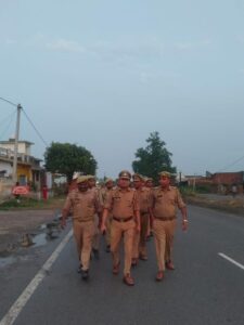 जरीफनगर पुलिस ने बाजारों व संवेदनशील क्षेत्रों में किया फ्लैग मार्च