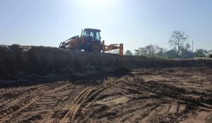 जे सी बी से हो रहा अवैध मिट्टी खनन।विभागीय अधिकारी मौन