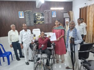 IAS इशिता किशोर की सराहनीय पहल, जनसुनवाई के दौरान एक दिव्यांग व्यक्ति की समस्या का कराया तत्काल समाधान..