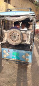 एंबुलेंस को रास्ता न देना पड़ा भारी, यातायात प्रभारी ने ई-रिक्शा किया सीज