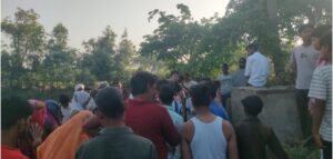 पेड़ से लटका मिला 55 वर्षीय अधेड़ का शव, परिवार में मचा कोहराम