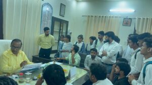दास कॉलेज में व्याप्त समस्याओं को लेकर छात्रों ने किया प्राचार्य का घेराव