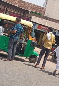 नगर पालिका के नाम पर ऑटो चालकों से अवैध वसूली