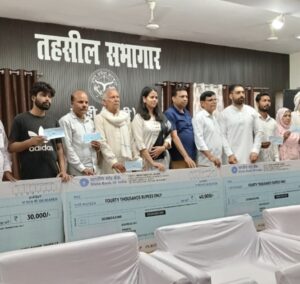 बरेली: 15 दिन में सर्वे, 246 किसानों को ₹45 लाख मुआवज़ा—बहेड़ी में राहत वितरण का ऐतिहासिक कार्यक्रम..