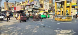 इंद्र चौक पर नाले का जाल टूटा, दिनभर रेंगते रहे वाहन