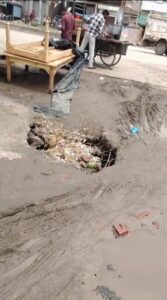 मंडी समिति गेट पर हो सकता है बड़ा हादसा कई हो चुके हैं गंभीर घायल।