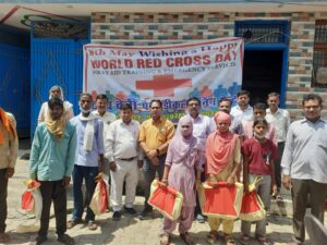 डॉ सत्यपाल ने विश्व रेडक्रॉस दिवस पर 20 टीबी मरीजों को लिया गोद, वितरित किया पोषण