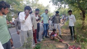 दो बाइक आपस में टकरा गई इस हादसे में दोनों बाइकों को पर सवार 6 लोग घायल