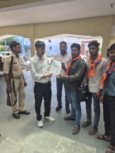 प्रमोद इंटर कॉलेज सहसवान में अवैध वसूली: जांच में देरी पर विद्यार्थी परिषद का फूटा गुस्सा, SDM को सौंपा ज्ञापन