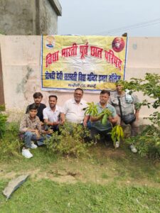 विश्व पर्यावरण दिवस के अवसर पर “एक वृक्ष मां के नाम कार्यक्रम” के अंतर्गत पूर्व छात्र परिषद के सहयोग से पौधारोपण  हुआ
