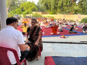 अंतर्राष्ट्रीय योग दिवस की तैयारियां तेज, ऑडिटोरियम में बहनों ने सीखा मधुमेह नियंत्रण का गुर