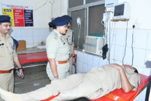 मास्टरमाइंड 50 हजार का इनामी बदमाश ढेर, दो पुलिसकर्मी घायल