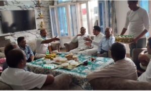 सूचना आयुक्त का भव्य स्वागत: अस्वस्थ चल रहे नगर संघचालक आलोक माहेश्वरी के स्वास्थ्य लाभ की कामना की
