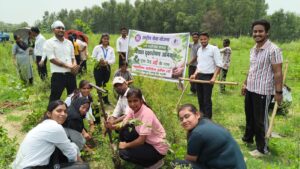 “एक पेड़ माँ के नाम” अभियान के अंतर्गत क्लासिक कॉलेज ऑफ लॉ, बरेली में 1000 पौधों का वृहद वृक्षारोपण