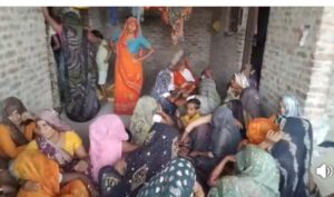 गांव के बाहर नीम के पेड़ से लटका मिला विवाहिता का शव, हत्या का आरोप
