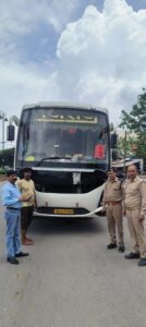 कमिश्नर व DM के निर्देश पर बरेली में परिवहन विभाग का बड़ा अभियान: स्थानीय सवारी ढो रही बाहरी राज्यों की बसें पकड़ीं,लाखों का जुर्माना वसूला..