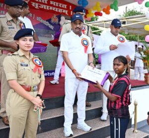 बरेली पुलिस वार्षिक फुटबॉल प्रतियोगिता: महिला वर्ग में बरेली, पुरुष वर्ग में गोरखपुर जोन बना चैंपियन…