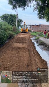 खानापूर्ति से नहीं मिटेगी समस्या, मोहिउद्दीनपुर में जेसीबी से डाली गई मिट्टी