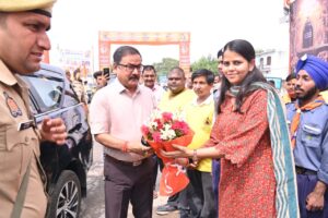 बरेली: श्रावण के प्रथम सोमवार पर दो विशाल कांवड़ सेवा शिविरों का शुभारंभ, डीएम ने कांवड़ियों का किया स्वागत..