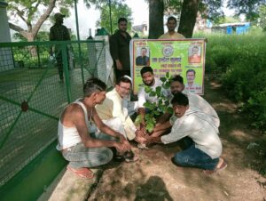 शहीदों और मां के नाम लगाया एक पेड़, सहसवान में मुस्लिम राष्ट्रीय मंच का पौधरोपण कार्यक्रम