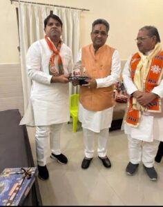 सुनील बंसल जी को पुनः भाजपा का राष्ट्रीय महामंत्री नियुक्त किए जाने पर वरिष्ठ भाजपा नेता विक्रांत यादव ने उनके आवास पर पहुंचकर दी बधाई