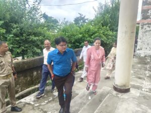बहेड़ी के कस्तूरबा गांधी बालिका छात्रावास का औचक निरीक्षण,एडीएम संतोष कुमार सिंह ने व्यवस्थाओं का लिया जायजा..