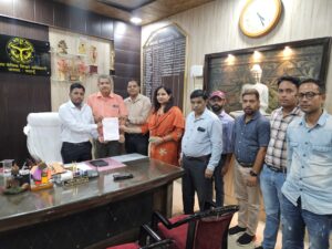 शिक्षकों की समस्याओं को लेकर राष्ट्रीय शैक्षिक महासंघ का  प्रतिनिधिमंडल जिला बेसिक शिक्षा अधिकारी एवं वित्त एवं लेखा अधिकारी से मिला समस्याओं के विषय में वार्ता की