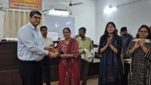शिक्षक दिवस पर बरेली में उत्कृष्ट शिक्षकों का सम्मान,कमिश्नर व जिलाधिकारी ने बढ़ाया उत्साह..