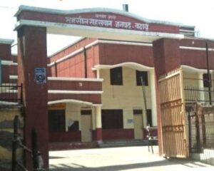 फर्जी आधार कार्ड से करोड़ों की जमीन हड़पने का आरोप: तत्कालीन तहसीलदार समेत 8 के खिलाफ कोर्ट के आदेश पर मुकदमा