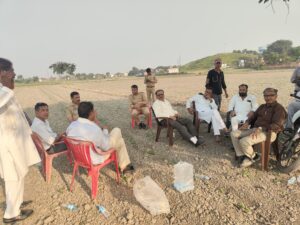 उप जिलाधिकारी के निर्देश पर राजस्व एवं पुलिस प्रशासन की संयुक्त टीम ने मौके पर पहुंचकर भूमि की पैमाइश कराई और विवादित जमीन को कथित अवैध कब्जे से मुक्त कराकर भू-स्वामी को कब्जा दिलाया।